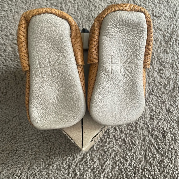 NEW Freshly Picked Baby Moccasins - Picture 3 of 4